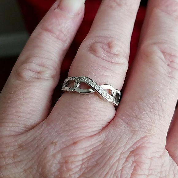TRENDY .925 STERLING SILVER INFINITY RING - Picture 7 of 8
